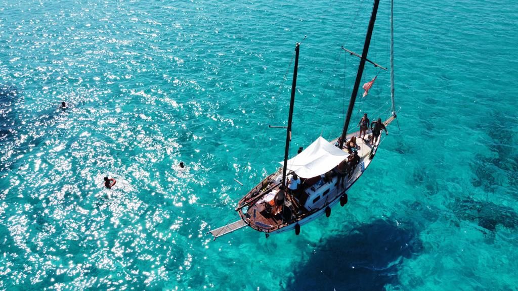 Barca per escursione in mare sardegna